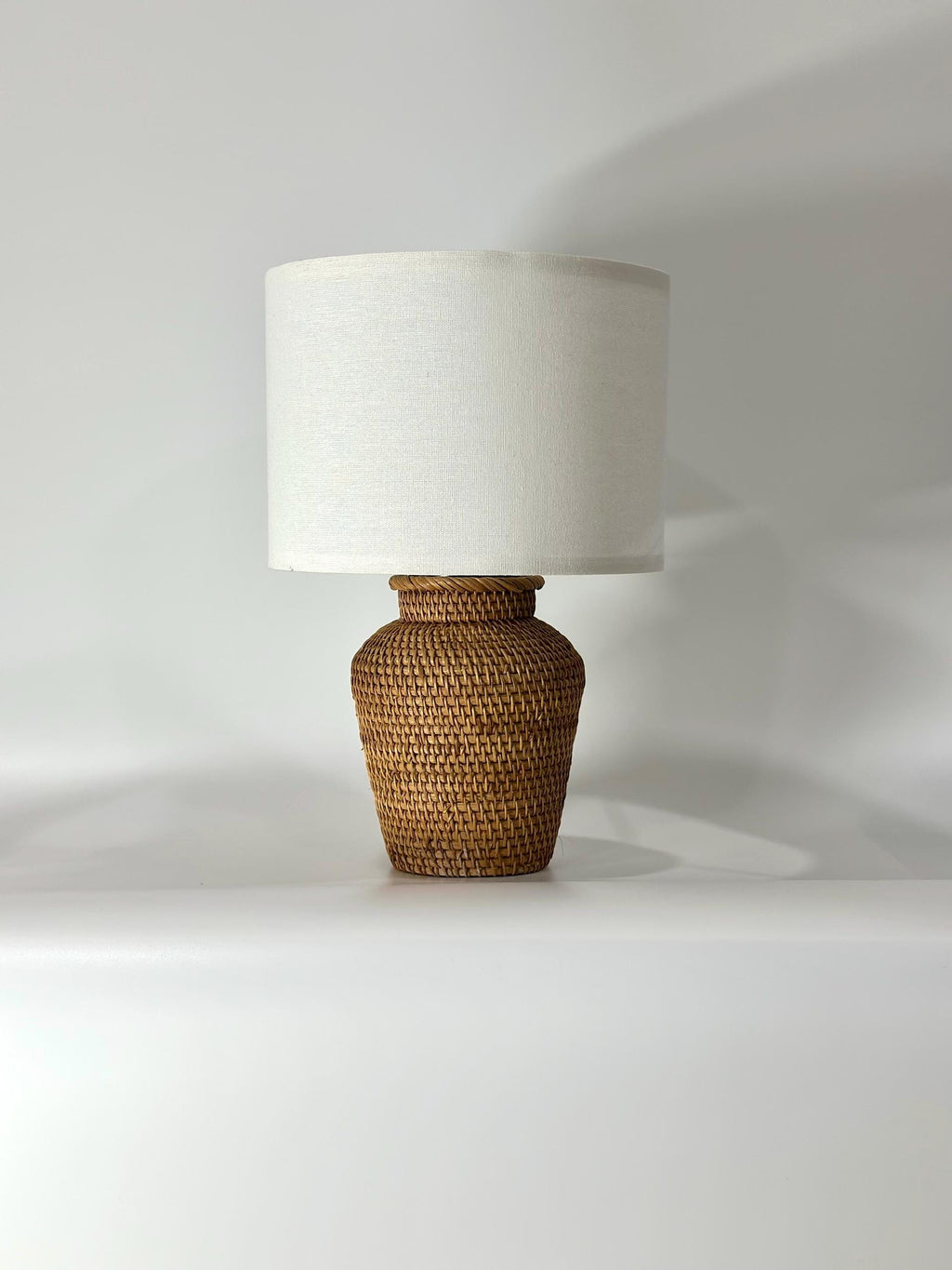 Handwoven Rattan Table Lamp with Warm Ambient Light – Handmade Natural Wicker Lamp, Timeless Cozy Decor