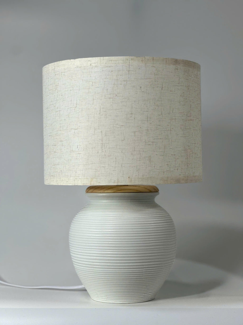 White Handmade Ceramic Table Lamp – Handcrafted Ribbed Bat Trang Pottery Base, Fine Artisan Texture, Elegant Minimalist Decor