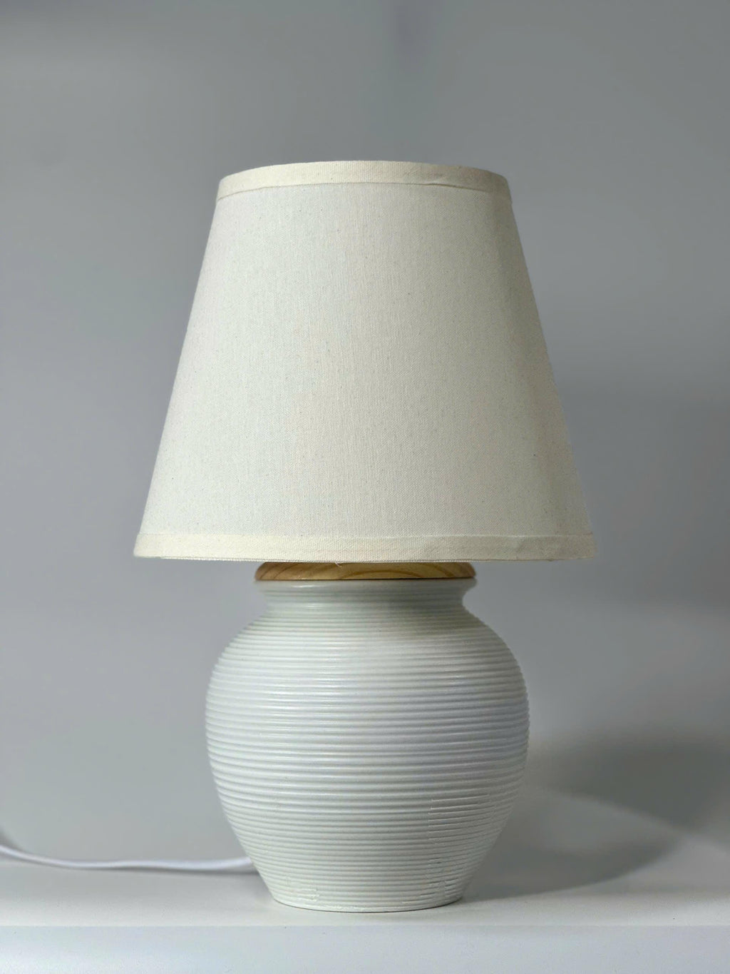 White Handmade Ceramic Table Lamp – Handcrafted Ribbed Bat Trang Pottery Base, Fine Artisan Texture, Elegant Minimalist Decor
