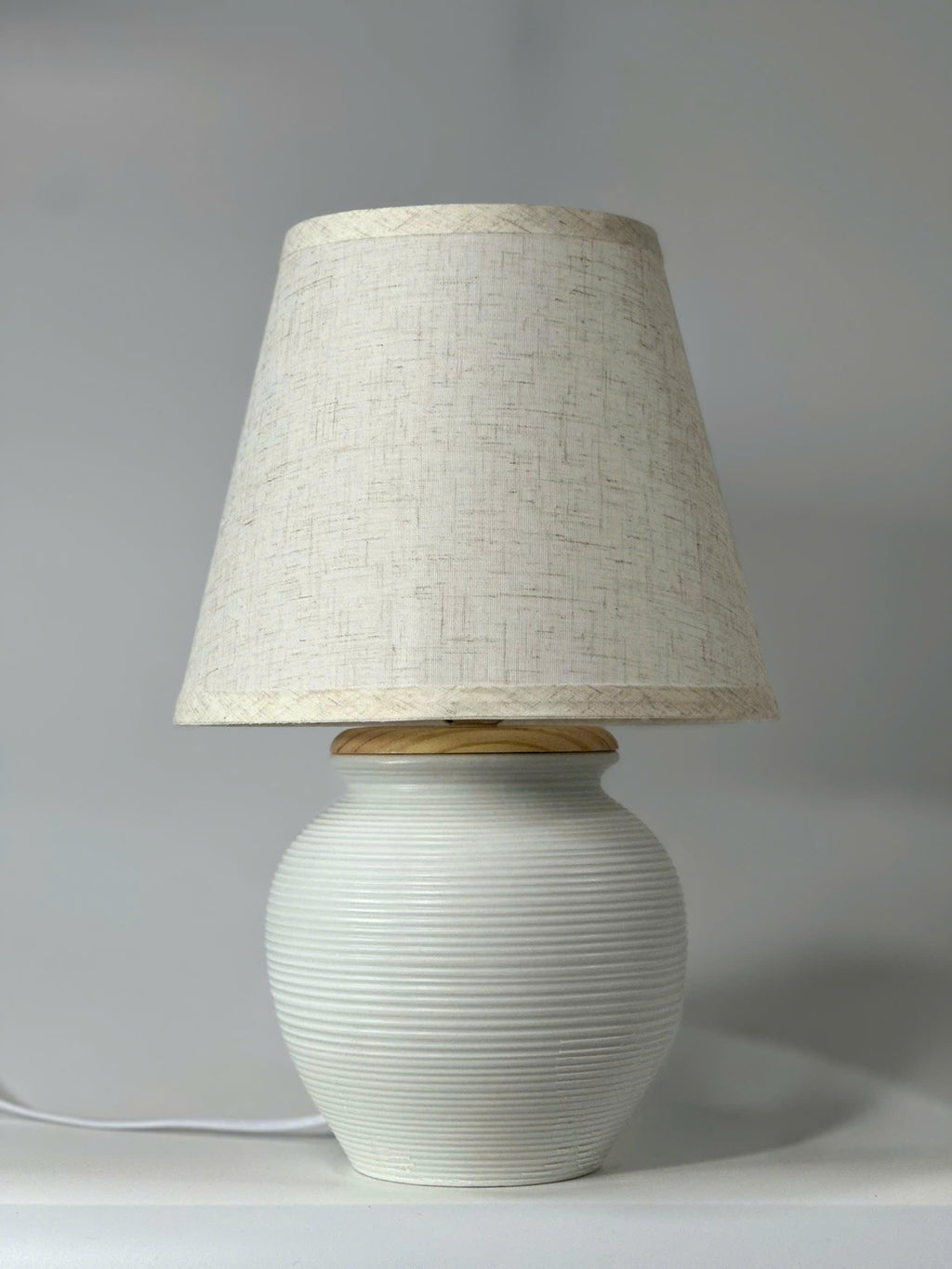 White Handmade Ceramic Table Lamp – Handcrafted Ribbed Bat Trang Pottery Base, Fine Artisan Texture, Elegant Minimalist Decor