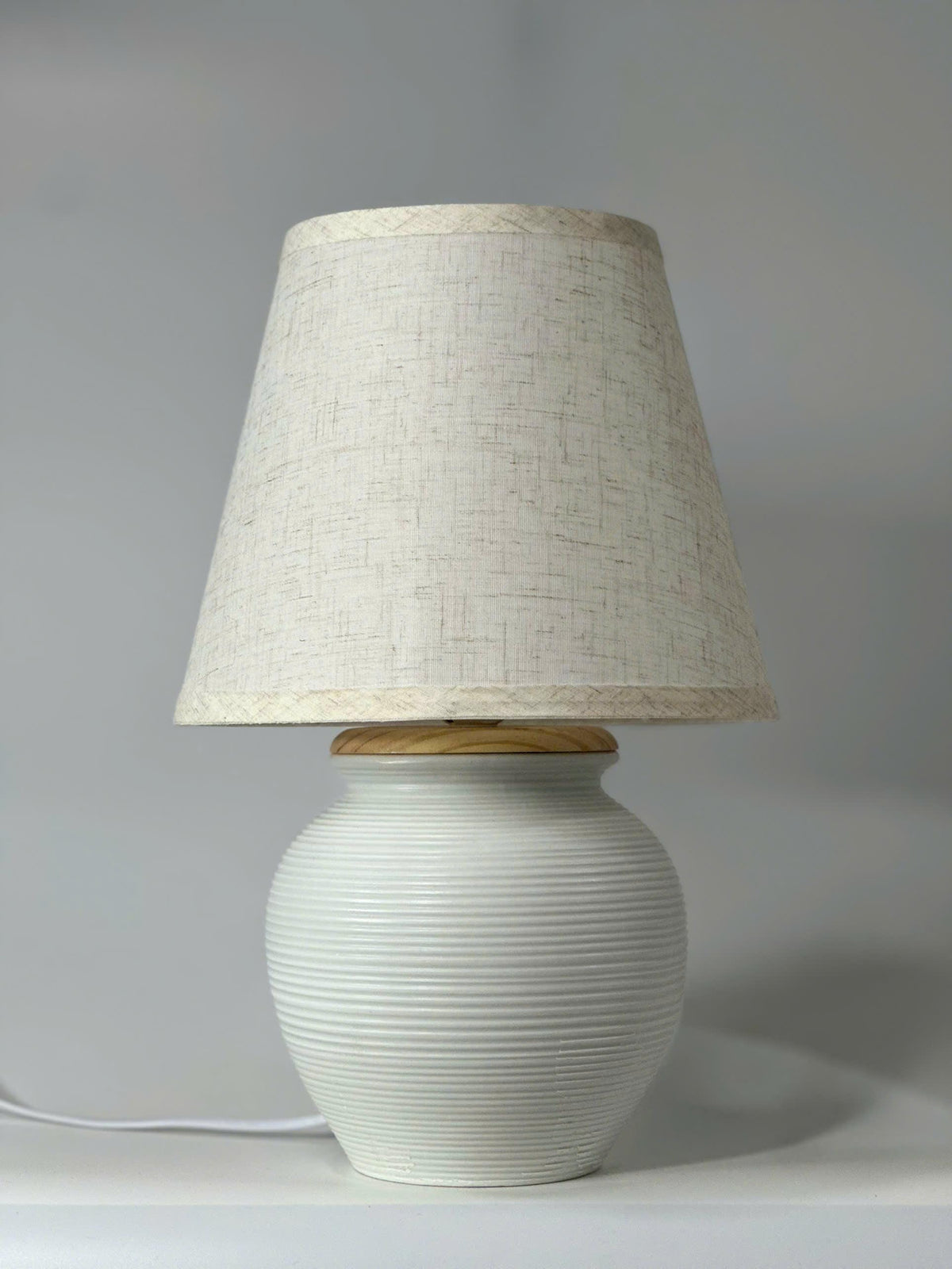 White Handmade Ceramic Table Lamp – Handcrafted Ribbed Bat Trang Pottery Base, Fine Artisan Texture, Elegant Minimalist Decor