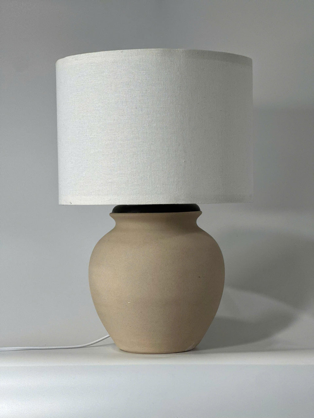 Handmade Cream Ceramic Table Lamp – Bat Trang Pottery Vietnam, minimalist design that fits most interiors and adds warm, timeless decor.