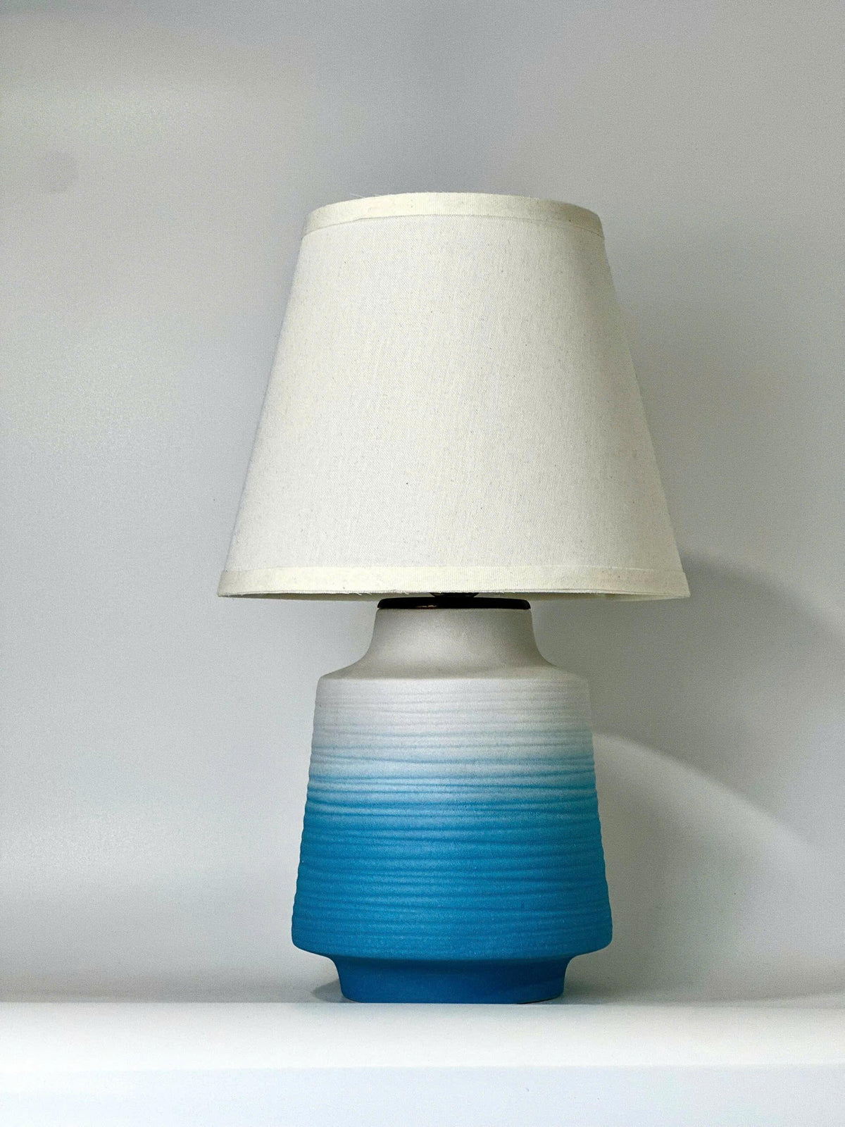 Handmade Ceramic Table Lamp – Ocean Gradient, Bat Trang Pottery, Minimalist Design
